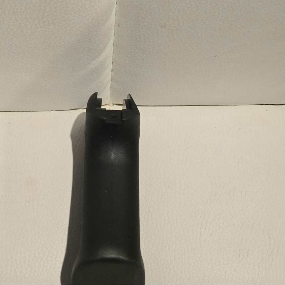 New Ruger Rubber Grip - Picture 5 of 8